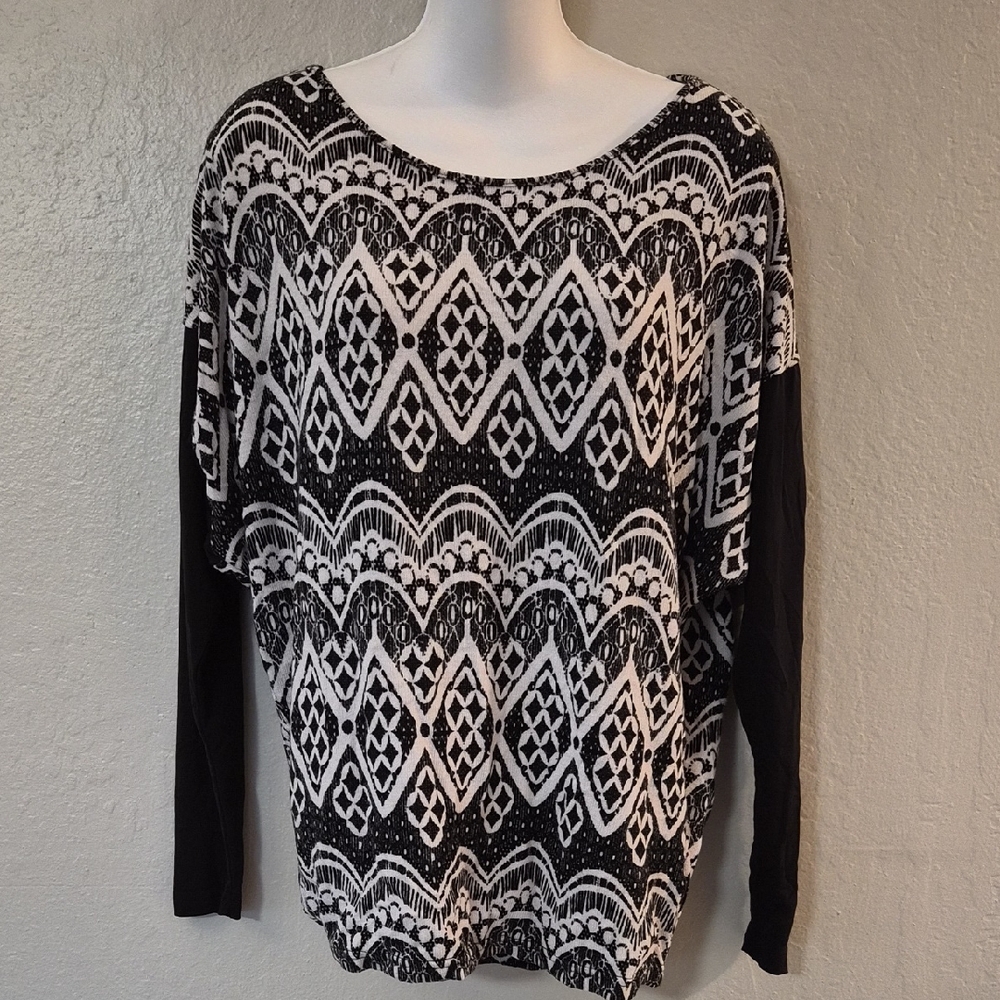 PEPPE PELUSO Black and White Geometric Patterned Sweater